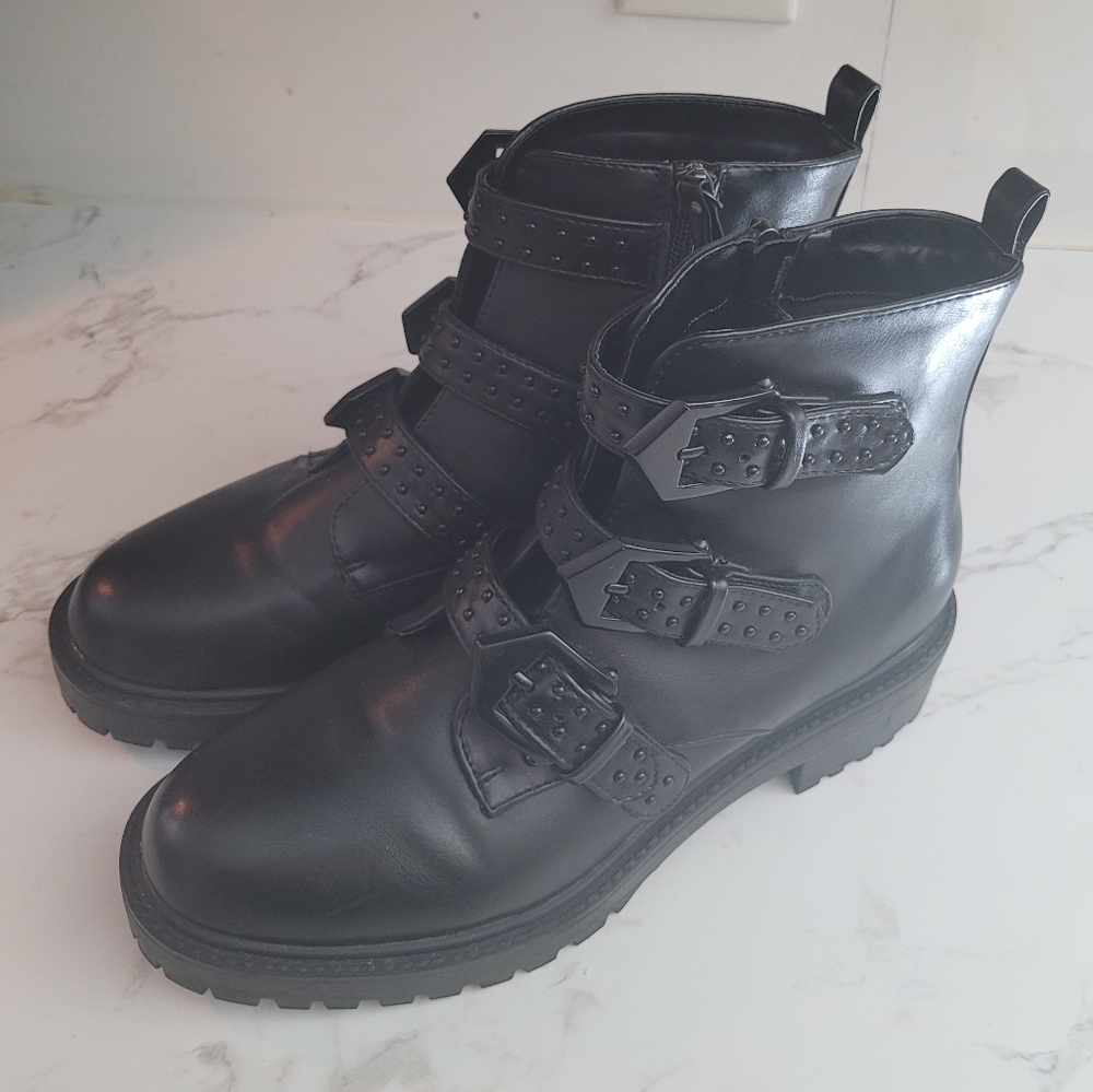 Size 7.5 New Day buckled motorcycle combat boots